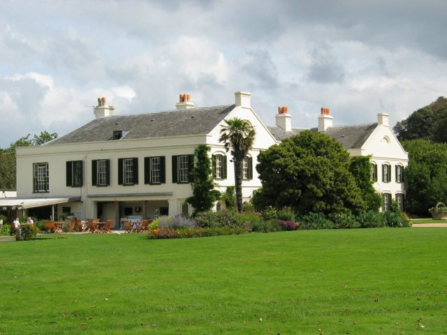 Samarès Manor